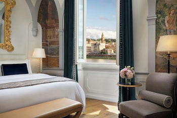 Deluxe Suite, 1 King Bed, River View
