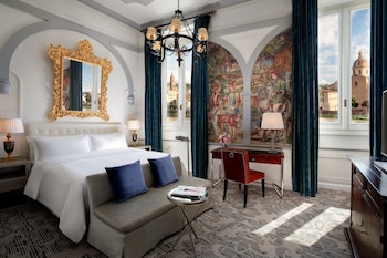 Deluxe Room, 1 King Bed, River View