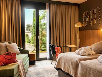 Privilege Room - two single beds and a trundle bed for 2 people