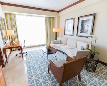 Suite, 1 Bedroom, Club Lounge Access (Pool View)