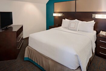 Studio, 1 Queen Bed with Sofa bed (Mobility/Hearing Accessible, Tub)