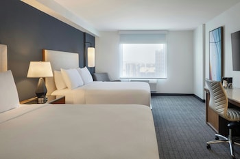 2 Queen, City view, High floor