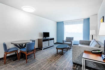Suite, 1 Bedroom, Non Smoking, City View (Hearing Accessible)