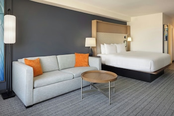 Junior Suite, 1 King Bed with Sofa bed, Non Smoking, City View (Hearing Accessible)
