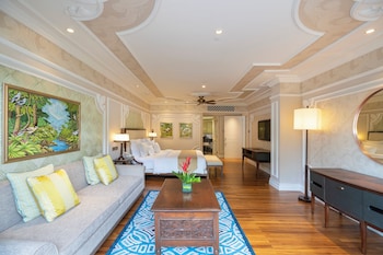 Club Suite, 1 King Bed, Club Lounge Access (Sanctuary)