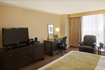 Premier Room, 2 Double Beds (Mid Floor)