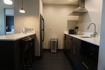 Suite, 1 King Bed, Non Smoking, Kitchen