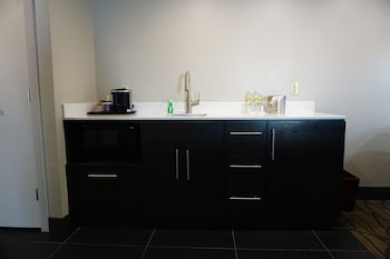 Executive Room, 1 King Bed, Non Smoking, Marina View - With Soaking Tub