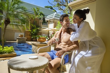 Premium Room, 1 King Bed, Pool View, Ground Floor