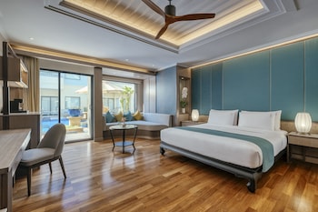 Premium Room, 1 King Bed, Pool Access (Adults Only)