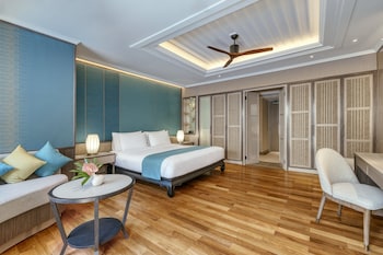 Premium Room, 1 King Bed, Pool Access (Adults Only)