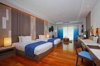 Suite, 2 Twin Beds, Pool View (Furnished Balcony)