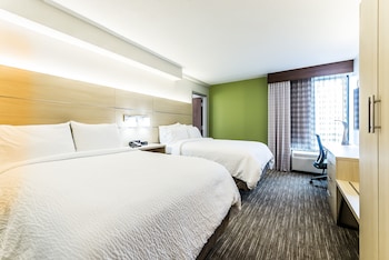 Standard Room, 2 Queen Beds, Roll-in Shower (Communications)
