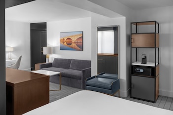 Junior Suite, 1 King Bed with Sofa bed