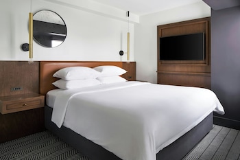 Junior Suite, 1 King Bed with Sofa bed