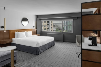 Deluxe Room, 1 King Bed, City View