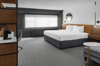 Standard Room, 1 King Bed