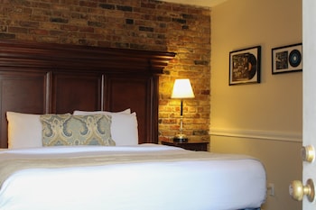 Classic Room, 1 King Bed, Non Smoking