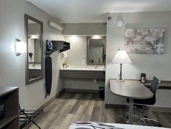 Superior Room, 1 King Bed (Smoke Free)