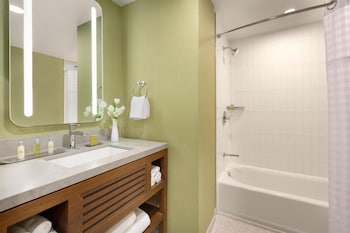 Room, 2 Queen Beds, Microwave, Pool View
