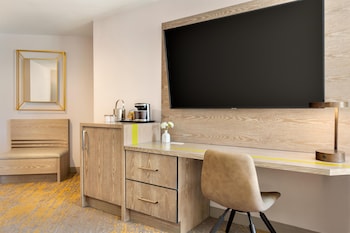 Room, 1 King Bed, Hearing Accessible (Hearing)