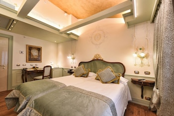 Superior Double or Twin Room (Golden Leaf )
