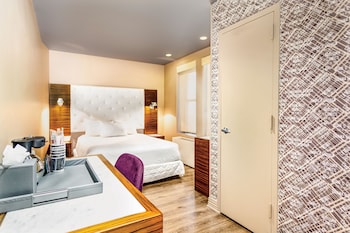 Deluxe Room, 1 Queen Bed
