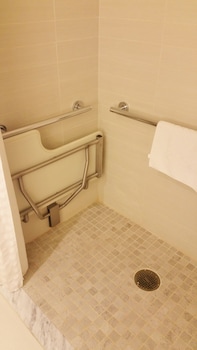 Room, 2 Queen Beds, Accessible, Non Smoking (Mobility & Hearing, Roll-in Shower)