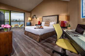 Room, 1 King Bed, Balcony (Water View)
