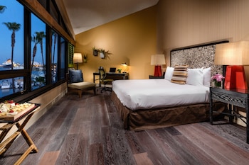 Room, 1 King Bed (Water View)