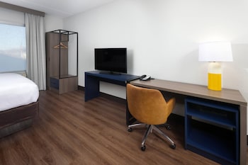 Suite, 1 King Bed, Jetted Tub
