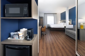 Suite, 1 King Bed with Sofa bed, Non Smoking (1st Floor)