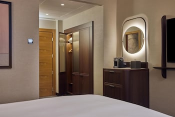 Executive Room, 1 Queen Bed (Deluxe)
