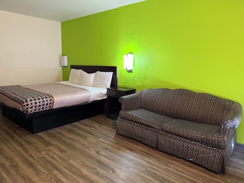 Standard Room, 1 King Bed, Jetted Tub