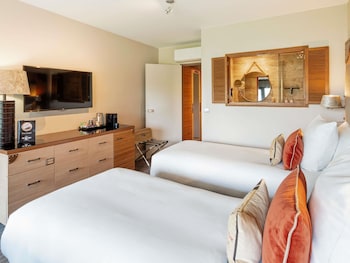 Classic Room, Balcony, Sea View (1 Queen Bed or 2 Single Beds)