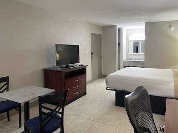 Room, 1 King Bed, Smoking, Balcony