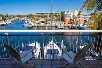 Suite, 1 King Bed with Sofa bed, Marina View