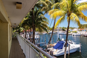 Studio, 2 Queen Beds, Roll-in Shower, Marina View