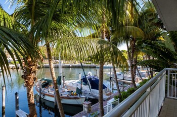 Room, 1 King Bed, Marina View