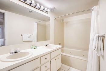 Suite, 1 King Bed with Sofa bed, Marina View