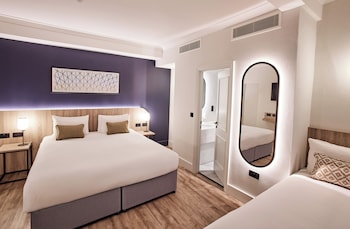 Deluxe Family Room