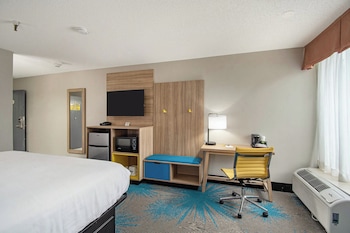 Room, 1 King Bed, Accessible, Non Smoking (Mobility, Tub with Grab Bars)