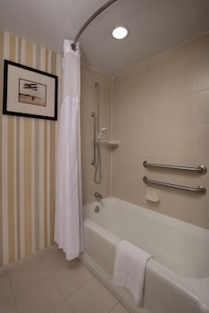 Room, 1 King Bed, Accessible, Oceanfront (Mobility & Hearing, Bathtub)