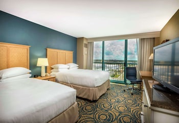 Room, 2 Queen Beds, Accessible, City View (Roll-in Shower)