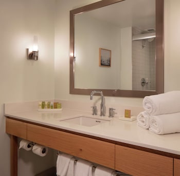 Room, 1 King Bed, Accessible, Oceanfront (Hearing)