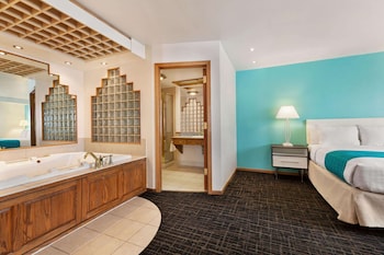 Suite, 1 King Bed, Non Smoking
