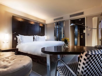 Luxury Room, 1 King Bed, Club Lounge Access, City View
