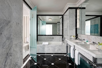 Grand Suite, 1 Double Bed, Corner (Butler Service Included)