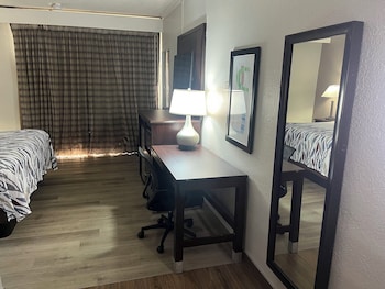 Deluxe Room, 1 King Bed, Non Smoking