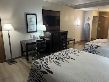Deluxe Room, 2 Queen Beds, Non Smoking